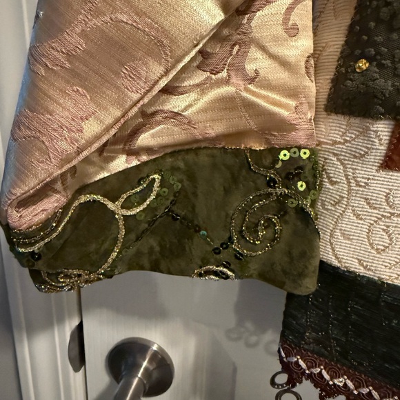 Unbranded Festive Cream Jacket with Tree Design - Picture 4 of 10